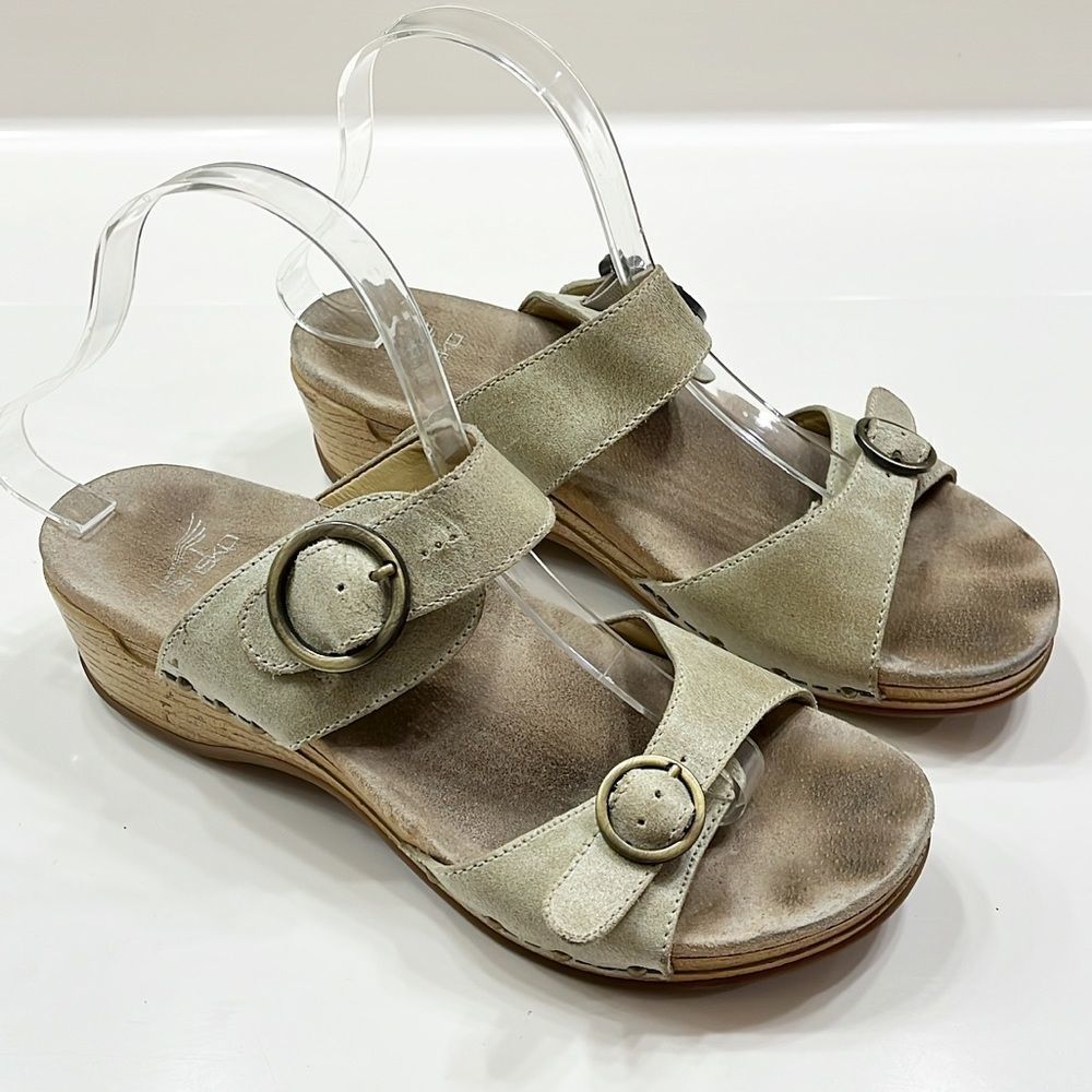 Dansko buckle tan beige block heel sandals